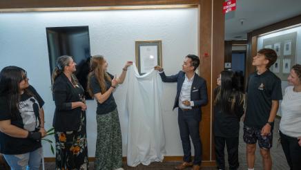 Asm. Lee unveiling official plaque with students and guests